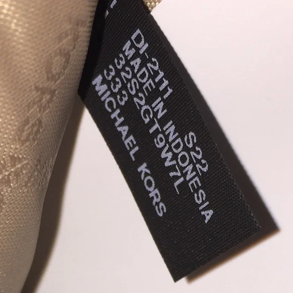 Michael Kors Olive Leather Phone Wristlet - Picture 11 of 13